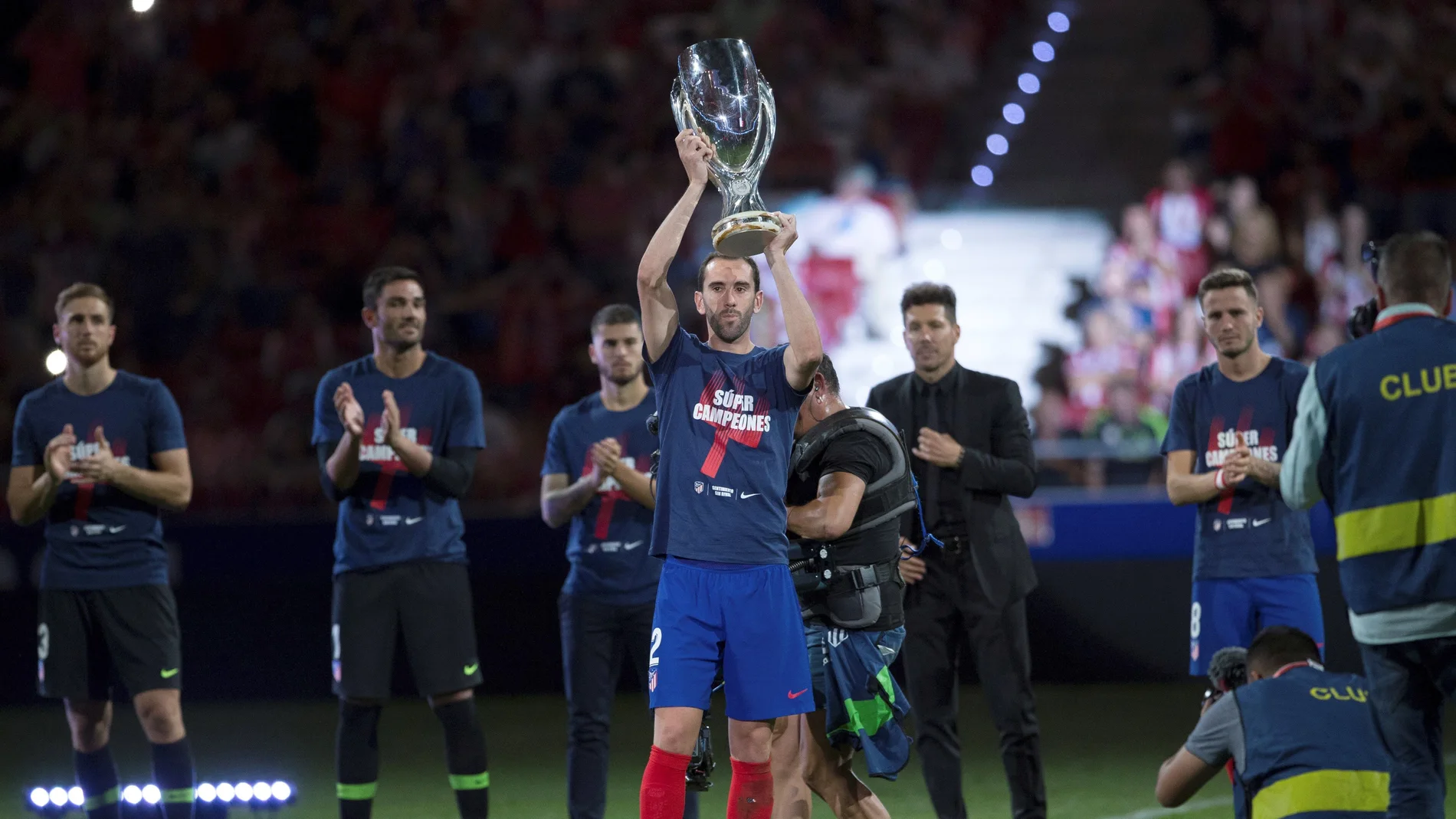 El defensa uruguayo, Diego Godín, durante la celebración del equipo rojiblanco El defensa uruguayo, Diego Godín, durante la celebración del equipo rojiblanco