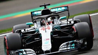 Pole en lluvia para Lewis Hamilton en Bélgica con Sainz y Alonso K.O. en Q1
