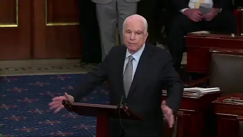 El senador John McCain pone fin a su tratamiento contra el cáncer cerebral que padece El senador John McCain pone fin a su tratamiento contra el cáncer cerebral que padece