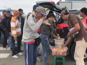 Miles de venezolanos entran a Perú antes de que se les exija el pasaporte mientras que Ecuador anula este requisito durante 45 días Miles de venezolanos entran a Perú antes de que se les exija el pasaporte mientras que Ecuador anula este requisito durante 45 días