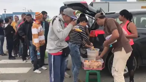 Miles de venezolanos entran a Perú antes de que se les exija el pasaporte mientras que Ecuador anula este requisito durante 45 días Miles de venezolanos entran a Perú antes de que se les exija el pasaporte mientras que Ecuador anula este requisito durante 45 días