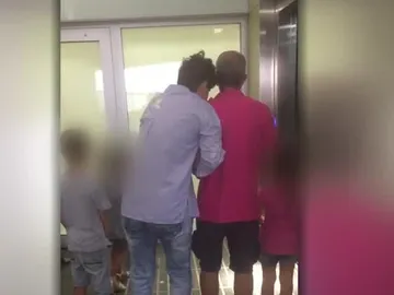 Denuncia una agresión por retirar lazos amarillos Denuncia una agresión por retirar lazos amarillos