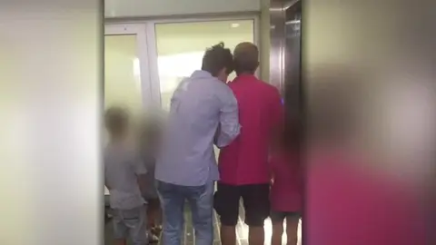 Denuncia una agresión por retirar lazos amarillos Denuncia una agresión por retirar lazos amarillos