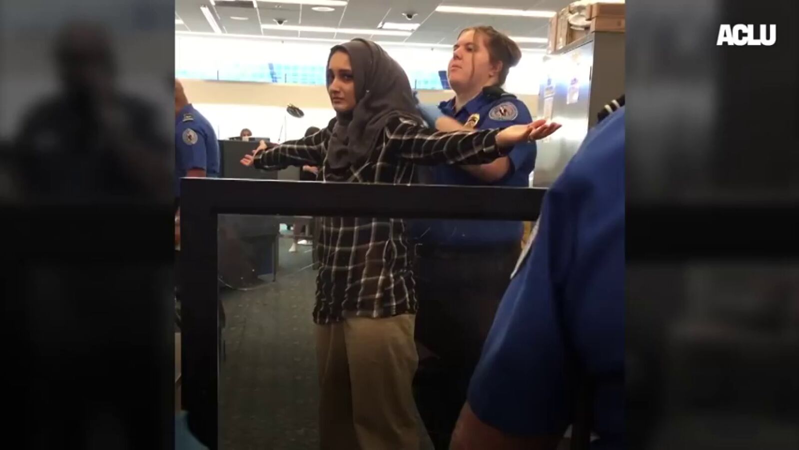 Una joven musulmana denuncia que la obligaron a enseñar la compresa durante un control de un aeropuerto en EEUU