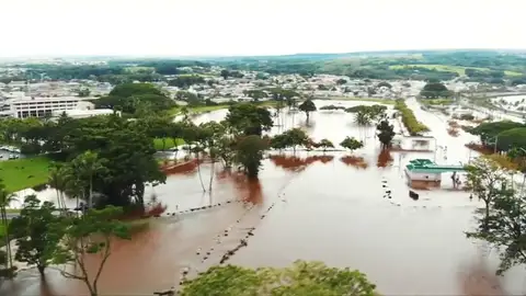 El huracán Lane se debilita y abandona poco a poco las islas Hawaianas El huracán Lane se debilita y abandona poco a poco las islas Hawaianas
