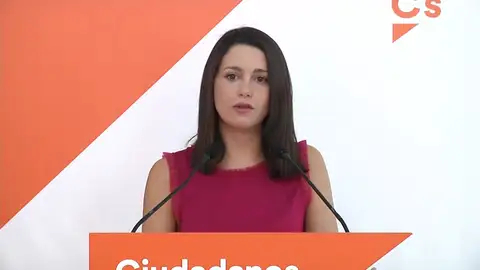 Inés Arrimadas cree que el PSOE "ha roto el consenso" sobre la exhumación de los restos de Franco Inés Arrimadas cree que el PSOE "ha roto el consenso" sobre la exhumación de los restos de Franco