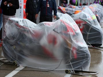La lluvia y el asfalto "ahogan" el Gran Premio de Silverstone