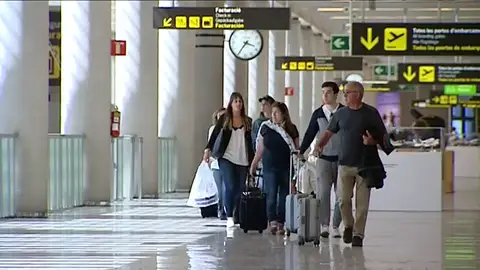 Pasajeros en el Aeropuerto de Palma Pasajeros en el Aeropuerto de Palma
