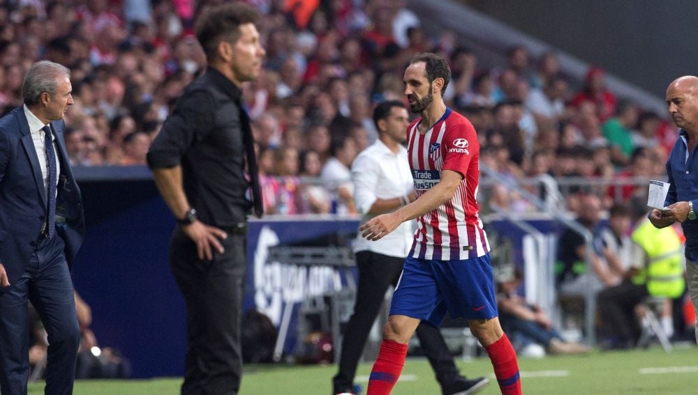 Juanfran fue sustituido con molestias musculares en la pierna izquierda