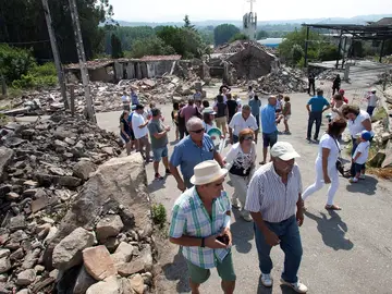 Vecinos afectados por la explosión de Tui Vecinos afectados por la explosión de Tui