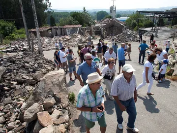 Vecinos afectados por la explosión de Tui Vecinos afectados por la explosión de Tui