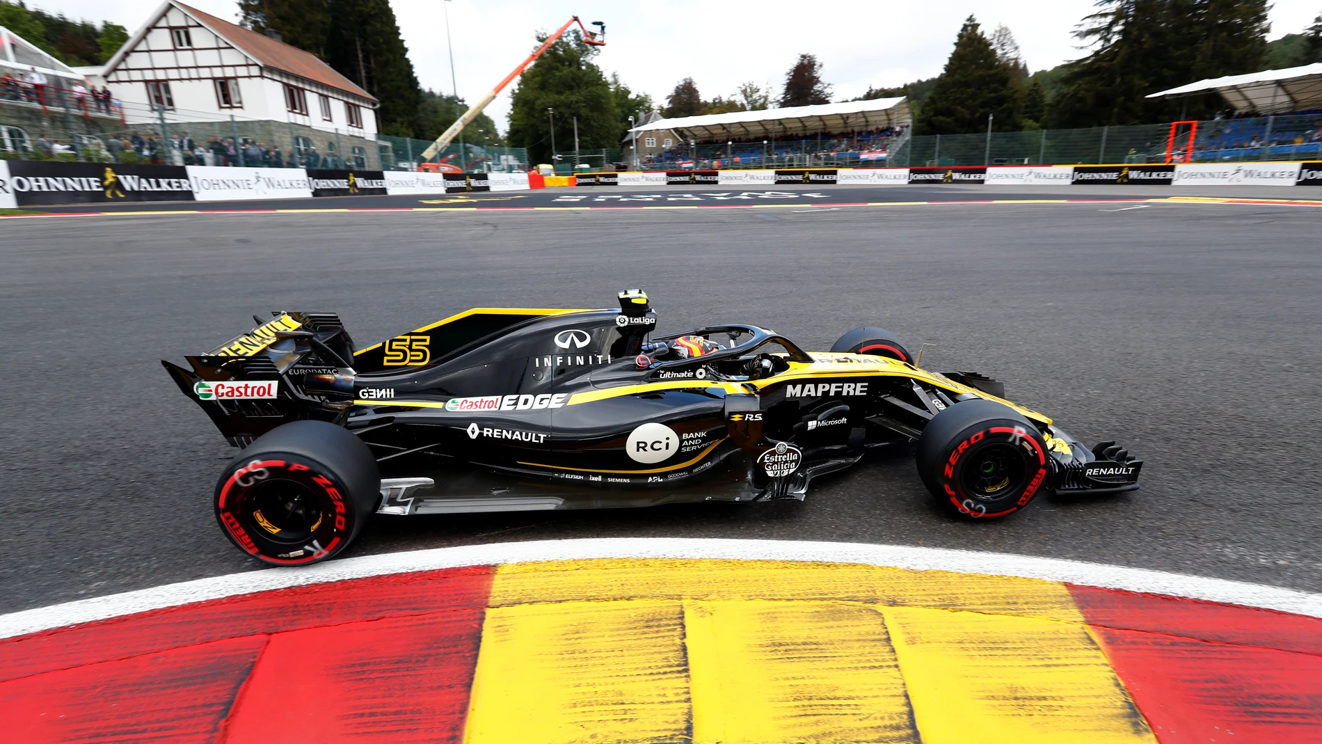 Carlos Sainz, rodando con su Renault en Spa