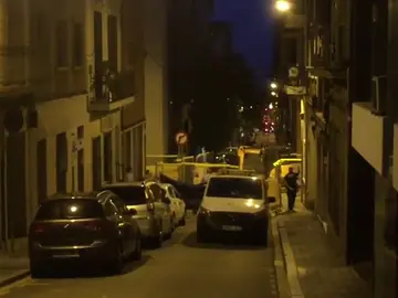 Detienen a un hombre de 32 años acusado de matar a su madre arrojándola al vacío desde un piso Detienen a un hombre de 32 años acusado de matar a su madre arrojándola al vacío desde un piso