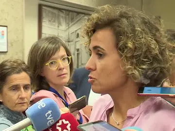 Montserrat acusa al PSOE de no respetar el proceso legislativo y defiende el trámite sin urgencia para la Ley de Estabilidad Presupuestaria Montserrat acusa al PSOE de no respetar el proceso legislativo y defiende el trámite sin urgencia para la Ley de Estabilidad Presupuestaria