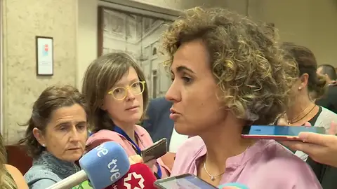 Montserrat acusa al PSOE de no respetar el proceso legislativo y defiende el trámite sin urgencia para la Ley de Estabilidad Presupuestaria Montserrat acusa al PSOE de no respetar el proceso legislativo y defiende el trámite sin urgencia para la Ley de Estabilidad Presupuestaria