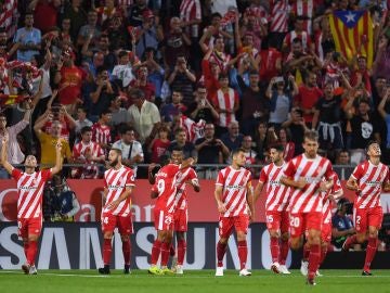 Los jugadores del Girona celebran un gol