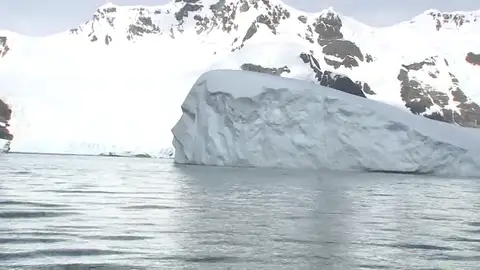El iceberg gigante A68 está rotando y podría colisionar con la Antártida El iceberg gigante A68 está rotando y podría colisionar con la Antártida