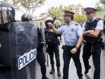 Antena 3 Noticias 2 (05-09-18) Interior envía a 600 antidisturbios de la Policía a Cataluña por la Diada y el 1-O