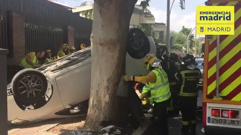 Un coche que huía de la Policía provoca un aparatoso accidente dejando a otra conductora herida Un coche que huía de la Policía provoca un aparatoso accidente dejando a otra conductora herida