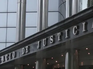 El acusado de lanzar a una bebé por la ventana declara que lo hizo para acabar con "la semilla del mal" El acusado de lanzar a una bebé por la ventana declara que lo hizo para acabar con "la semilla del mal"