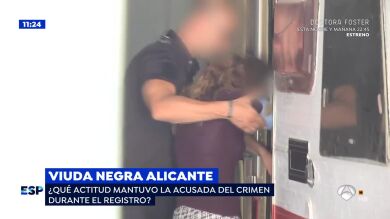 Las imágenes de la 'viuda negra' de Alicante que demuestran que puede andar pese a moverse en silla de ruedas