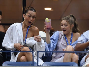 El susto de Bella y Gigi Hadid en pleno partido de tenis El susto de Bella y Gigi Hadid en pleno partido de tenis