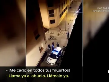 La 'okupa' de La Llagosta amenaza a la Policía: "Vete a por el abuelo, que vaya a por las pistolas y les tiroteamos a todos" La 'okupa' de La Llagosta amenaza a la Policía: "Vete a por el abuelo, que vaya a por las pistolas y les tiroteamos a todos"