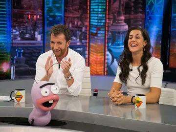 Trancas y Barrancas someten a Carolina Marín a "El juego de la arena de playa" Trancas y Barrancas someten a Carolina Marín a "El juego de la arena de playa"