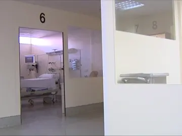 Detienen un médico por grabar a sus compañeras en el vestuario Detienen un médico por grabar a sus compañeras en el vestuario