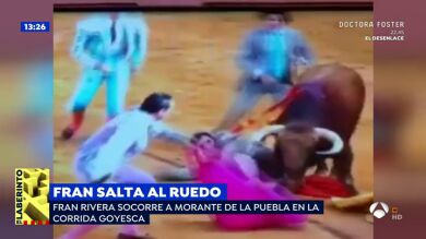Fran Rivera salta al ruedo desde la grada para auxiliar a Morante de la Puebla en la Goyesca