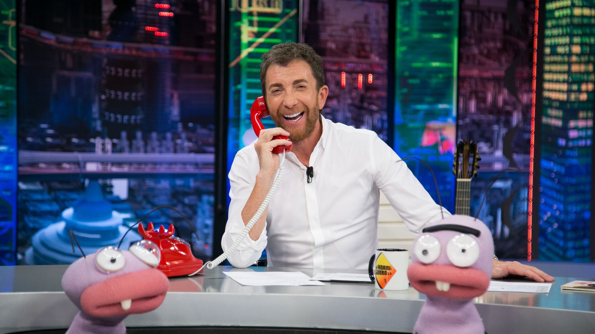 'El Hormiguero 3.0' estrena el tel&eacute;fono rojo y felicita a Karlos Argui&ntilde;ano por su cumplea&ntilde;os