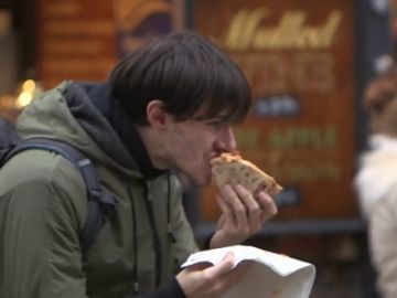 Florencia multará con 500 euros a las personas que coman en la calle