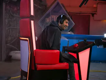 Pablo Motos y Melendi "se mojan" por 'La Voz' con este divertido reto en 'El Hormiguero 3.0' Pablo Motos y Melendi "se mojan" por 'La Voz' con este divertido reto en 'El Hormiguero 3.0'
