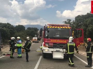 Una persona ha muerto en un choque frontal entre un coche y un camión en Valdemorillo, Madrid