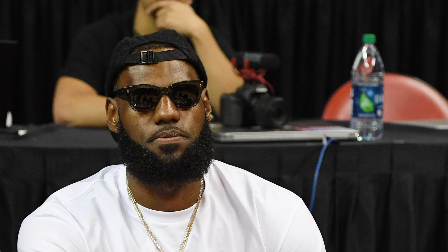 LeBron James en un partido de Los Ángeles Lakers LeBron James en un partido de Los Ángeles Lakers