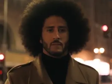 Kaepernick, durante el anuncio Kaepernick, durante el anuncio