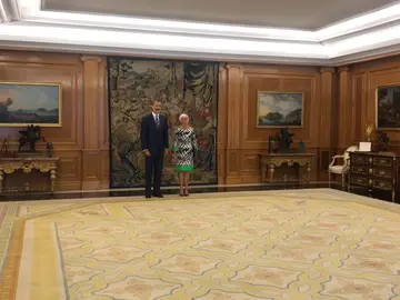 Segarra entrega a Felipe VI la última memoria de la Fiscalía General del Estado Segarra entrega a Felipe VI la última memoria de la Fiscalía General del Estado