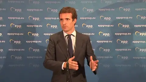 Casado asegura que el único acuerdo al que tiene que llegar el Gobierno es "que los Mossos no reciban órdenes ilegales y que apliquen la ley" Casado asegura que el único acuerdo al que tiene que llegar el Gobierno es "que los Mossos no reciban órdenes ilegales y que apliquen la ley"
