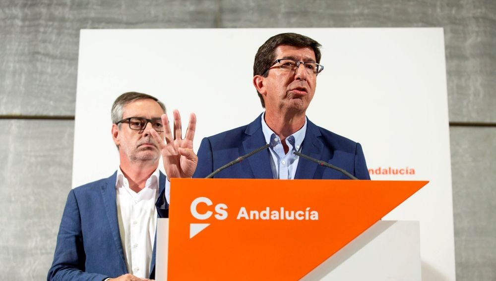 El secretario general de Ciudadanos, José Manuel Villegas, y el presidente y portavoz del partido en el Parlamento andaluz, Juan Marín