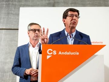 El secretario general de Ciudadanos, José Manuel Villegas, y el presidente y portavoz del partido en el Parlamento andaluz, Juan Marín