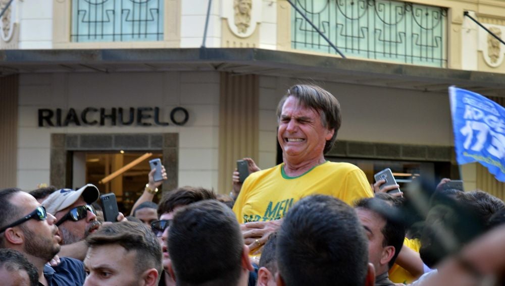 Un líder ultraderechista de Brasil, apuñalado en un acto de campaña