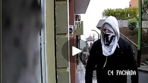 Unos atracadores roban tres mil euros a punta de pistola Unos atracadores roban tres mil euros a punta de pistola