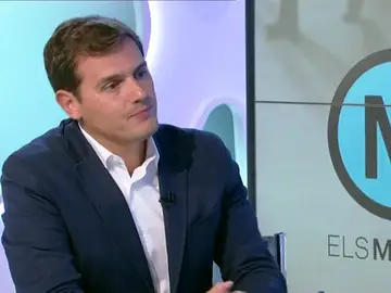 Encontronazo de Rivera con una presentadora de TV3·: "¿No tiene ninguna pregunta sobre el Golpe de Estado de hace un año?" Encontronazo de Rivera con una presentadora de TV3·: "¿No tiene ninguna pregunta sobre el Golpe de Estado de hace un año?"