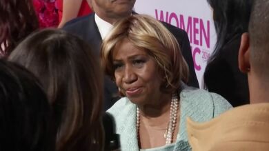 Subastan más de 30 vestidos y accesorios de Aretha Franklin en Nueva York 