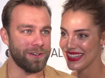 Alejandra Onieva y Carlos Serrano en el FesTVal de Vitoria Alejandra Onieva y Carlos Serrano en el FesTVal de Vitoria