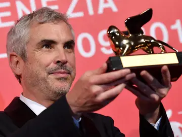 El director mexicano Alfonso Cuarón, con el León de Oro que ganó en 2018 por 'Roma' El director mexicano Alfonso Cuarón, con el León de Oro que ganó en 2018 por 'Roma'