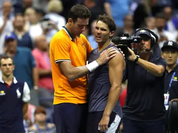 Nadal explica la lesión de su rodilla a Del Potro Nadal explica la lesión de su rodilla a Del Potro