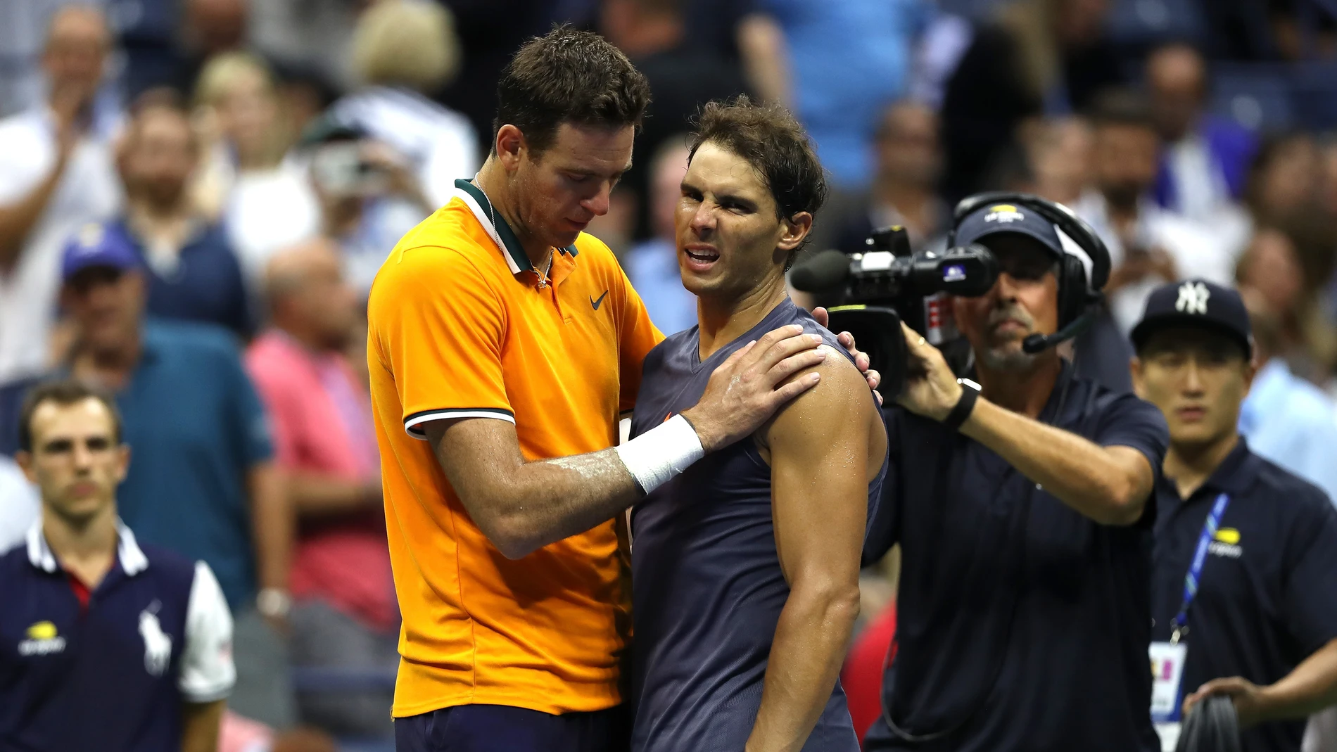 Nadal explica la lesión de su rodilla a Del Potro Nadal explica la lesión de su rodilla a Del Potro