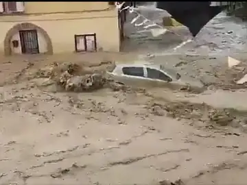 Impresionante riada en Cebolla, Toledo, tras el desbordamiento de un arroyo Impresionante riada en Cebolla, Toledo, tras el desbordamiento de un arroyo