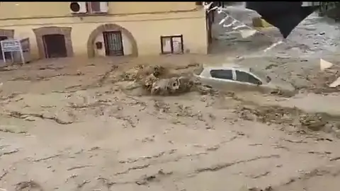Impresionante riada en Cebolla, Toledo, tras el desbordamiento de un arroyo Impresionante riada en Cebolla, Toledo, tras el desbordamiento de un arroyo